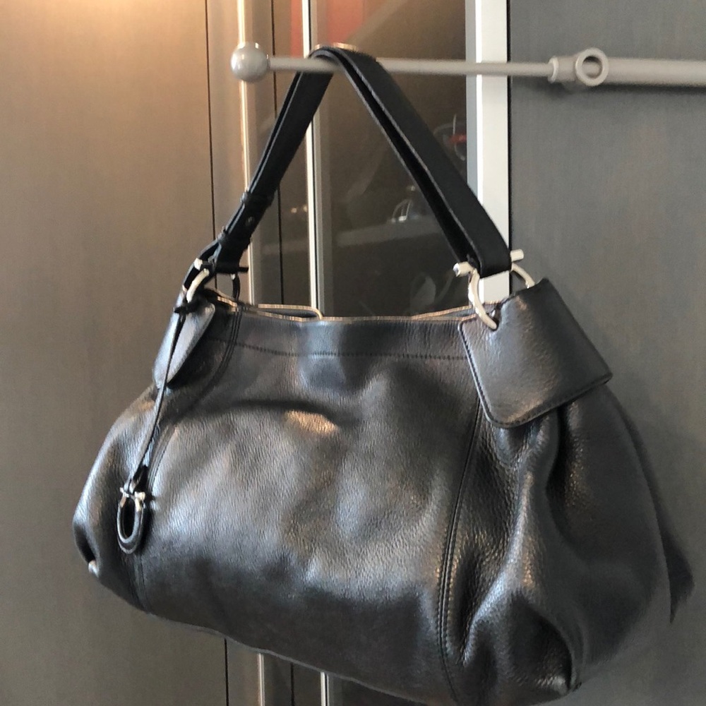 Salvatore Ferragamo Black Leather shoulder Bag